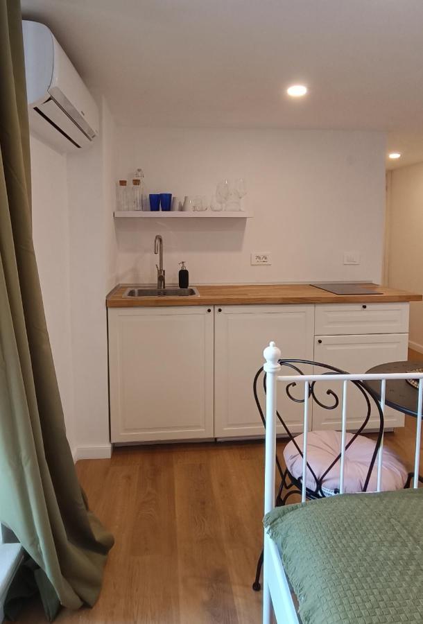 M&R Apartments I โคเปร์ ภายนอก รูปภาพ